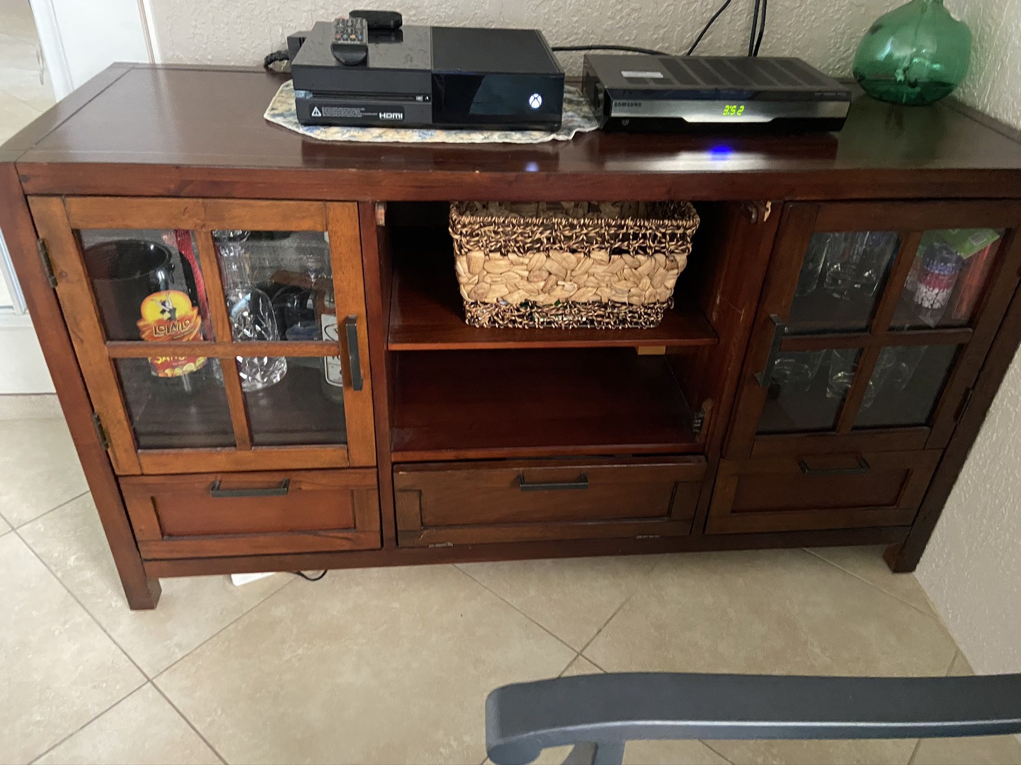 Entertainment Credenza/ Console