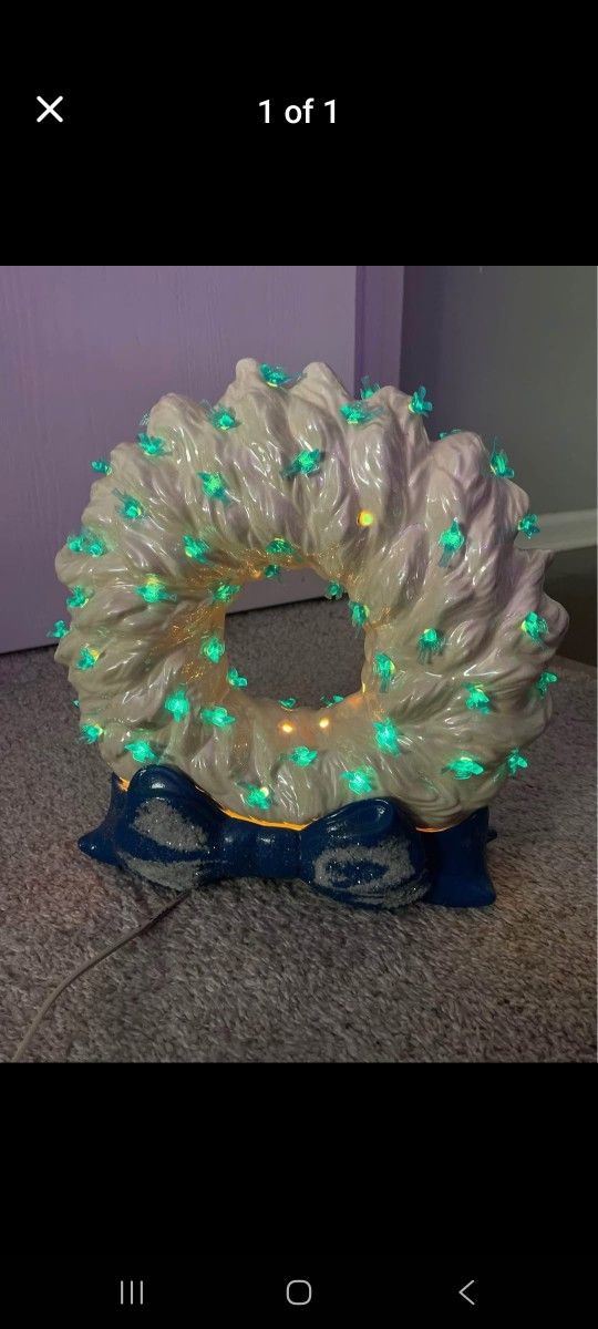 Vintage Ceramic White Wreath Lights Up