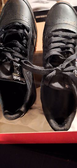 Reebok Woman's Size 7