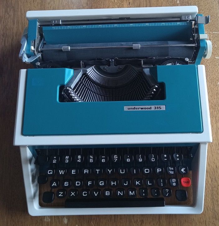 Vintage Underwood 315 Typewriter