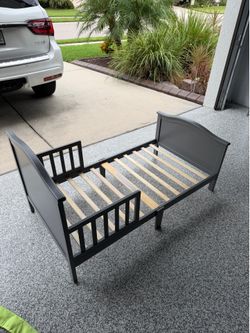 Toddler Bed With Wood Frame