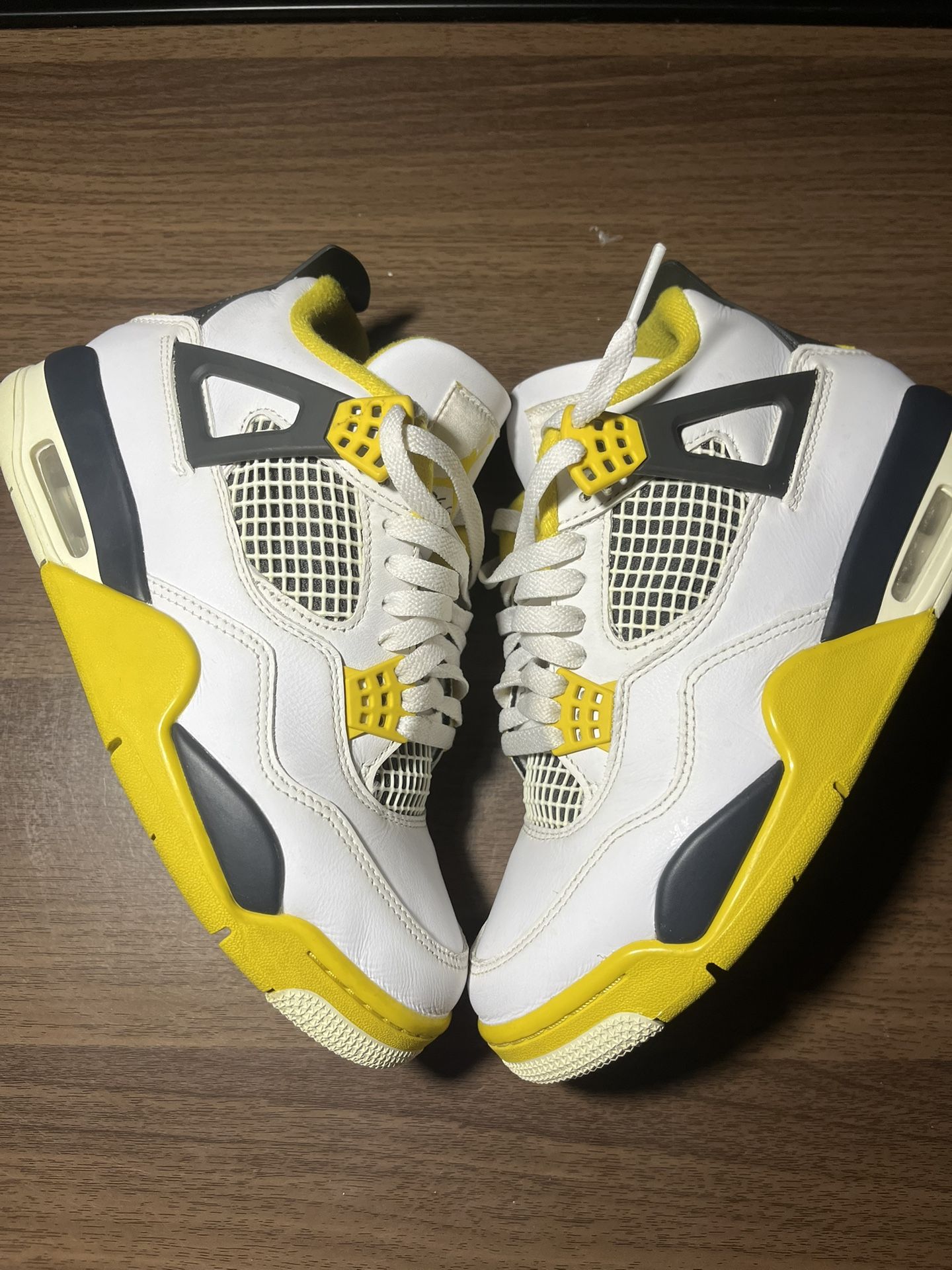 Jordan 4 Vivid Sulfur