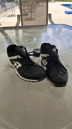 Women’s softball turf size 10 with pinching toe