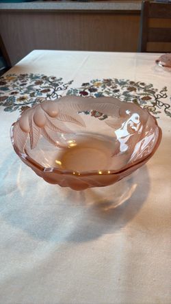 GORGEOUS FROSTED GLASS VINTAGE PINK LUMINARC SERVING BOWL MADE IN FRANCE