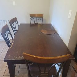Tabel & (4) Chairs