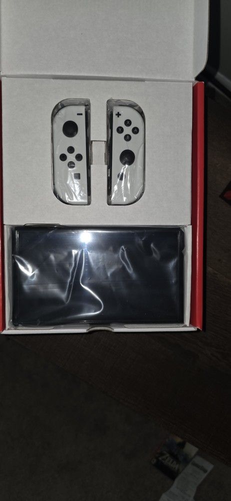 Nintendo Switch OLED Bundle - Like New! (2 Weeks Old) + Hori Pad!