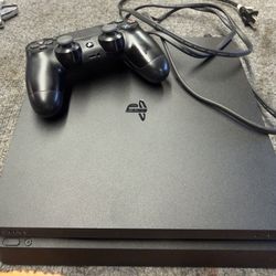 PS4 Slim With 1 Controller