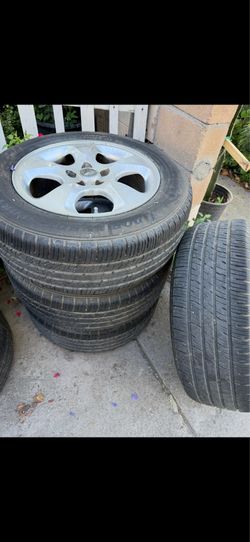 Llantas semi nuevas para jaguar