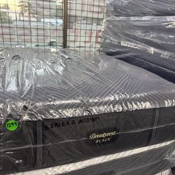 QUEEN SIZE SIMMONS BEAUTYREST BLACK SERIES 2 (MEDIUM) MATTRESS & BOX SPRING BED SET