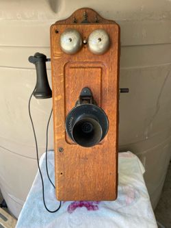 Antique Kellogg telephone