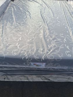 Brand New Queen Size Memory Foam Mattress And Box Spring Free Delivery Depends On Location