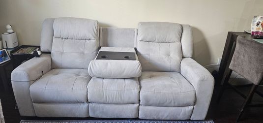 Luxury 3 seater Dual-Power Reclining Sofa with Power Headrests – Mint Condition!