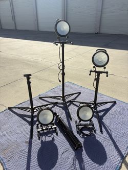 UtiliTech Pro Portable LED Lights Tripod And Extension Cords