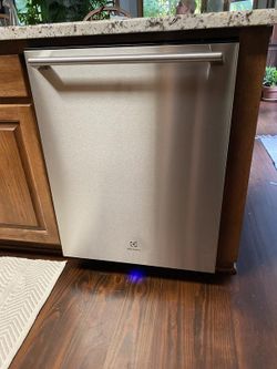 Electrolux Built-In Dishwasher – Model EDSH4944BS