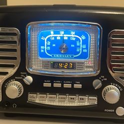 Crosley Radio/CD Player CR 612  Retro Look Electric 