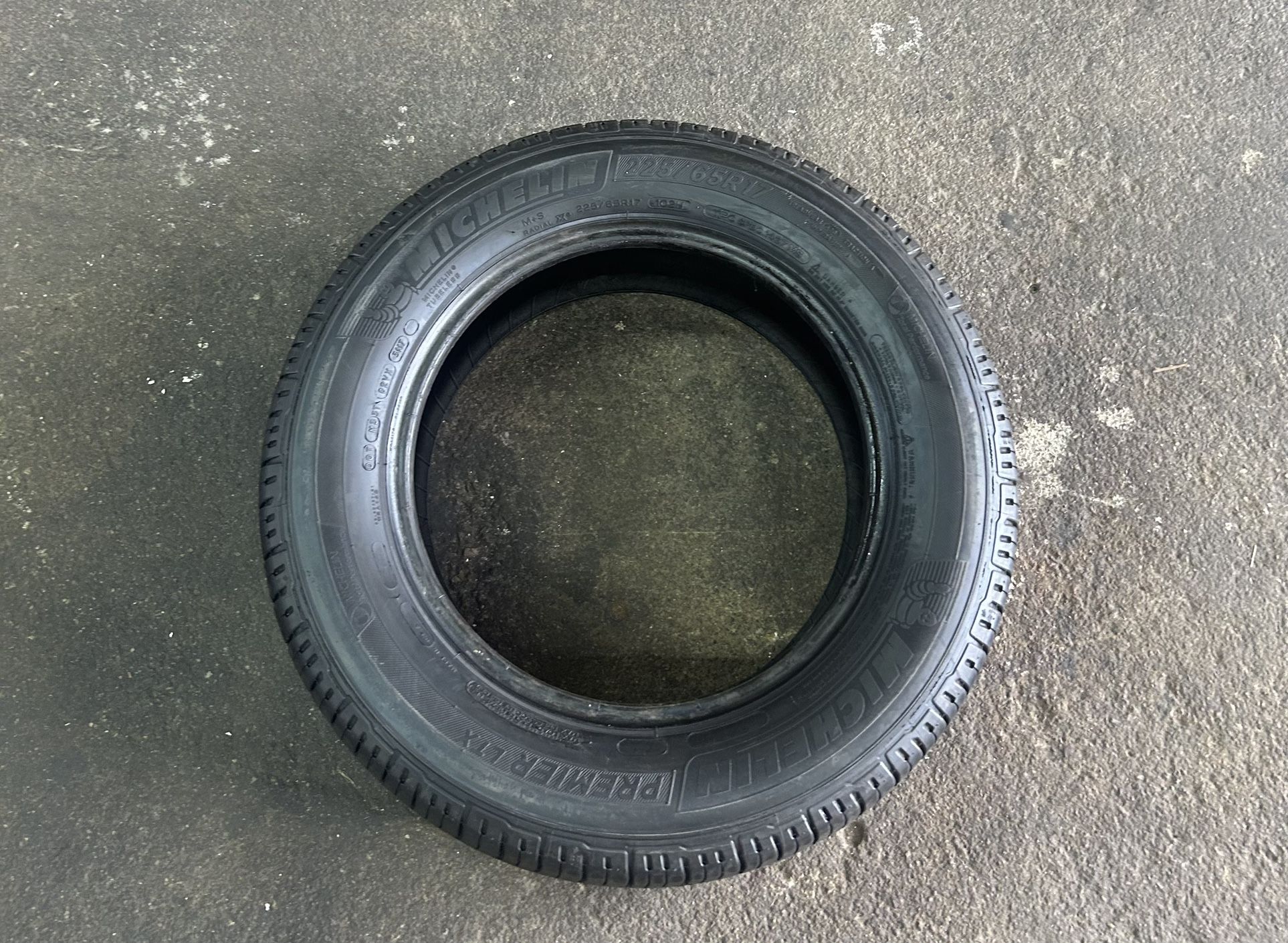 225/65/17 Michelin Premier LTX Tire