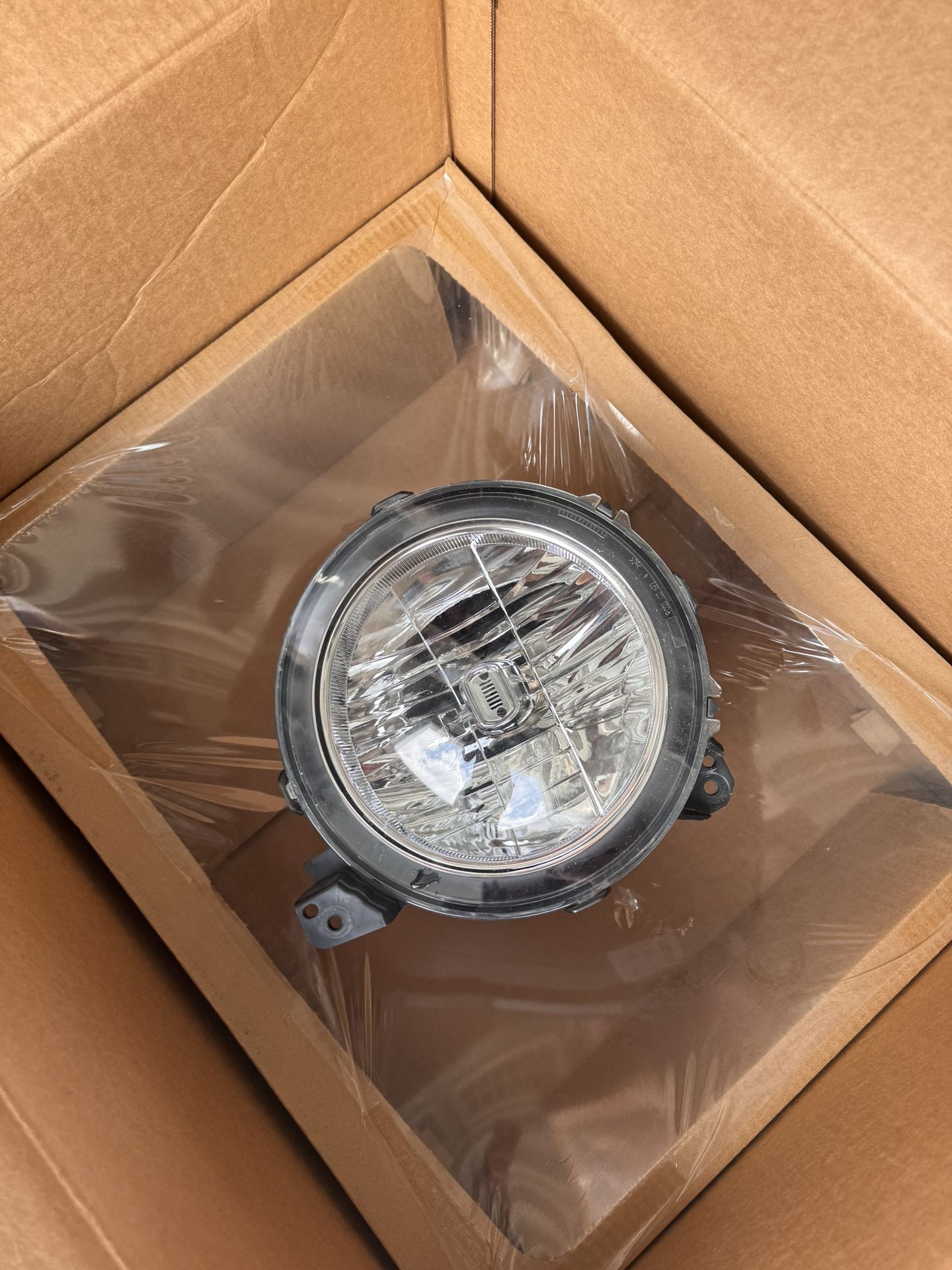 Jeep Wrangler JL Haloge Headlights 2024