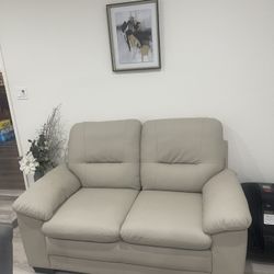Loveseat 