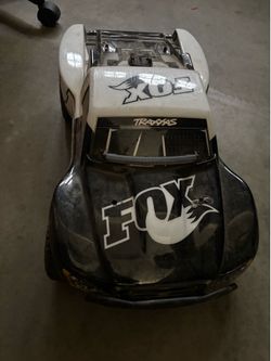 TRAXXAS Fox RC with batteries and charger