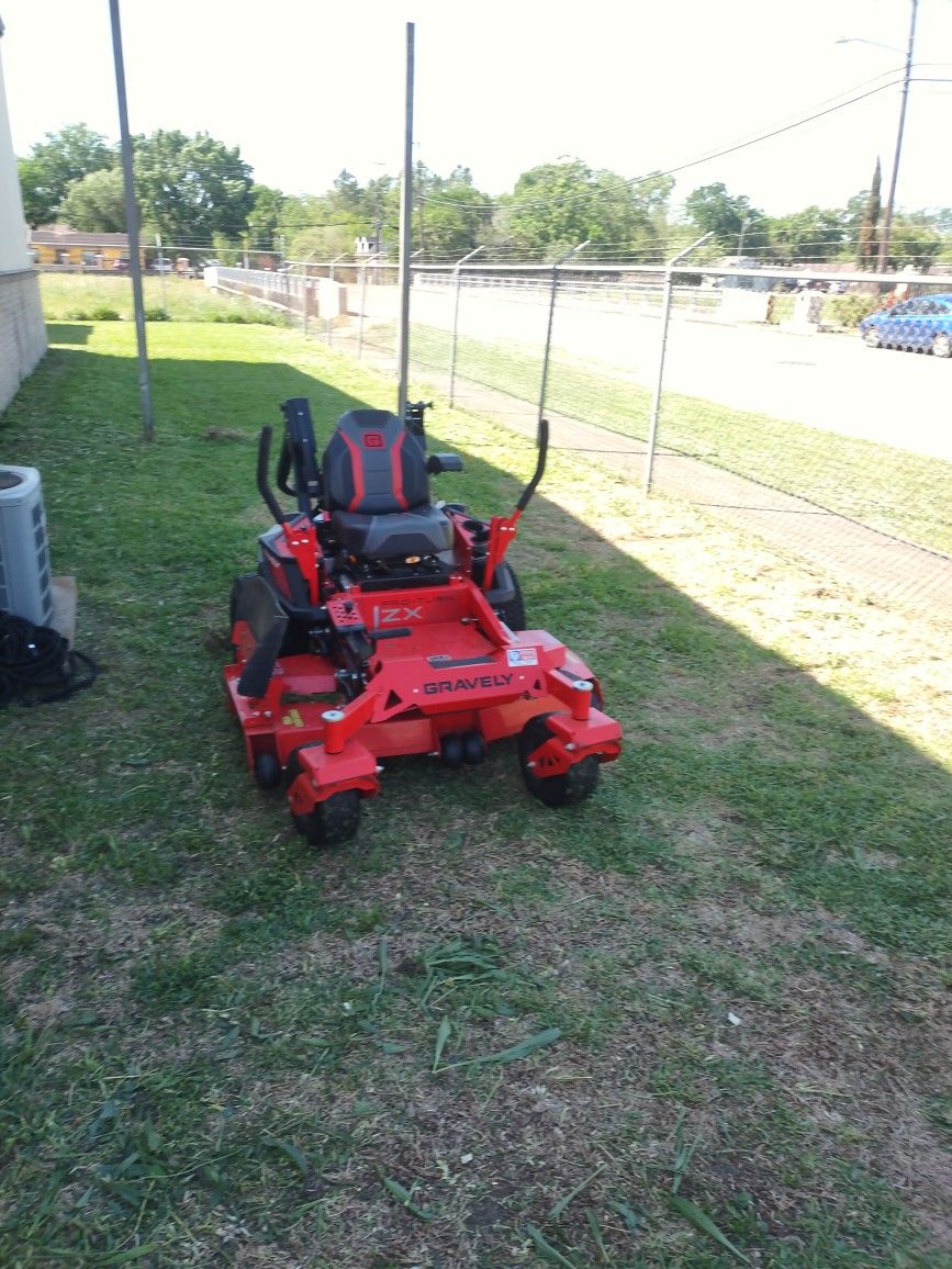 2021 Gravly Tractor 52" Deck Motor Kawasaki, Tiene 38 Horas Esta Casi Nueva La Pueden Provar Sigustan