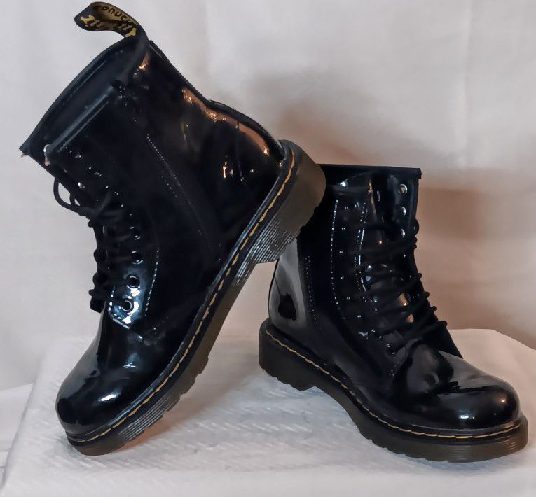 *Like New* Dr. Martens AIRWALK Patent Leather Lace Front Boots: Sz. 3