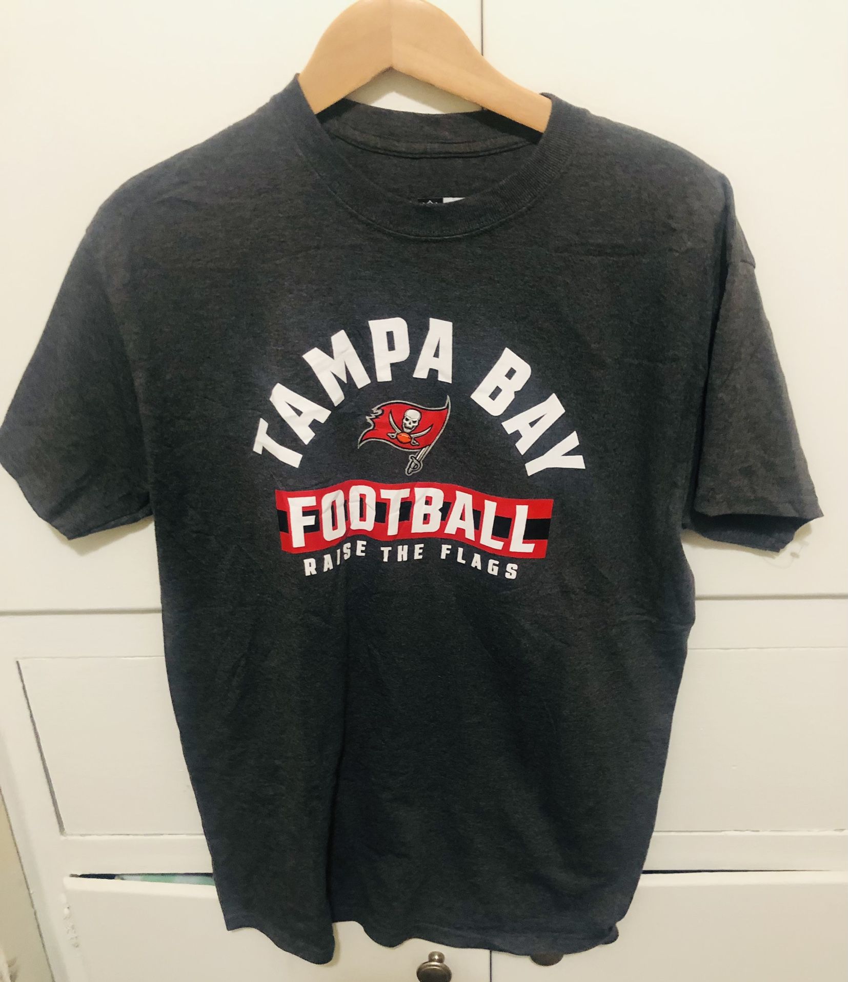 Tampa Bay Buccaneers T-shirt Size Mens Medium 