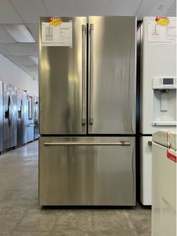 CAFE 23.1 cu. ft. Counter Depth French Door Refrigerator w/Internal Water Dispenser
