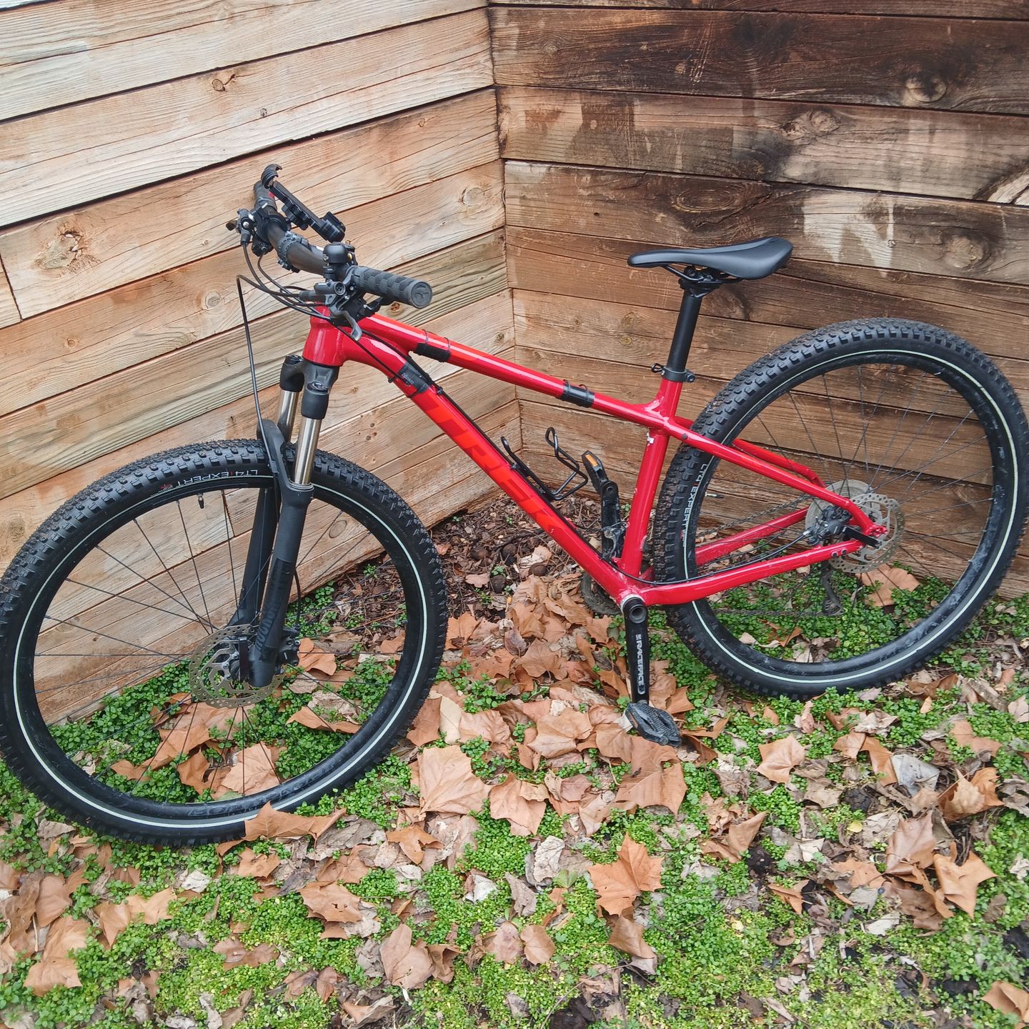 Red Xcaliber 8Trek