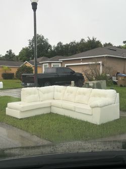 FREE COUCH – FREE TO PICK UP!