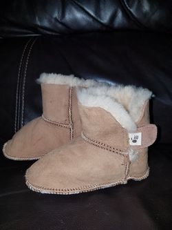 Bearpaw baby boots size L