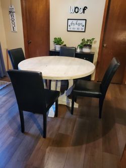 Round kitchen table with 4 chairs