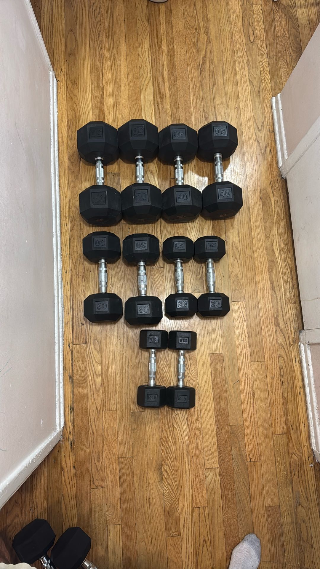 Set Of 10 Dumbbells / From 10lbs -50lbs / Like New