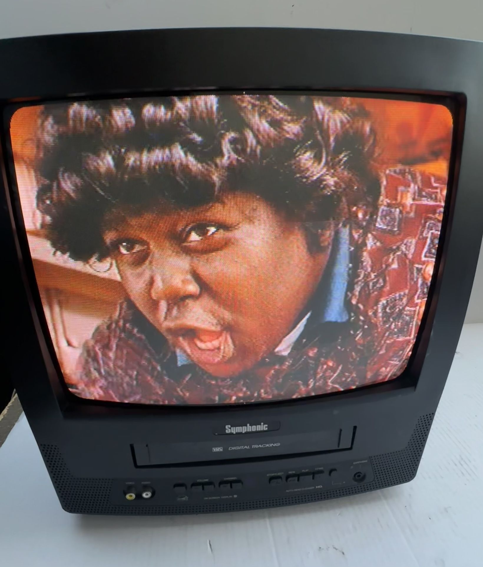 Symphonic SC1303 13" CRT  VHS/VCR Combo Television