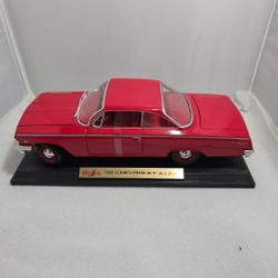 Maisto 1:18 1962 Chevrolet Bel Air Red Die-Cast Model Car W/ Display Stand (UA)