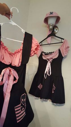 MATCHING PIRATE COSTUMES