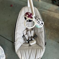 4 Moms Baby Swing Never Used 