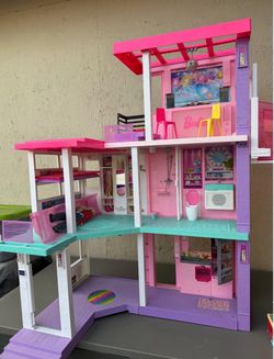 Barbie doll house