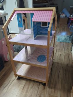 Free Dollhouse