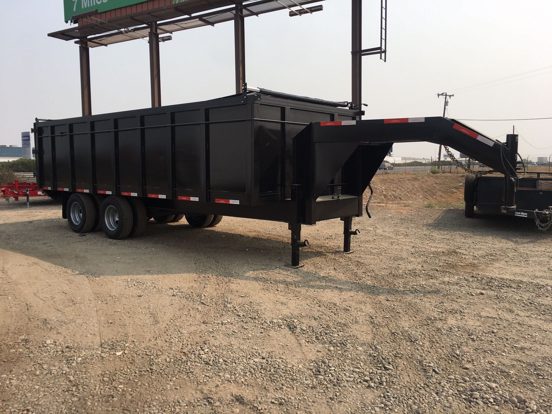 20’ Gooseneck Dump Trailer