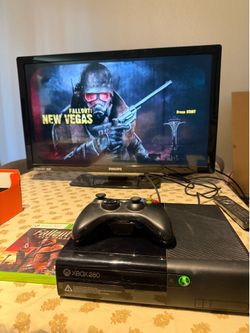 Xbox 360 E Console 500GB Bundle 2 Controllers 12 Games