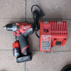Milwaukee M12 FUEL HAMMER DRILL AND BATTERY 