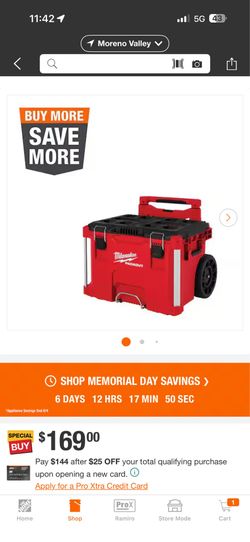 Milwaukee rolling tool box