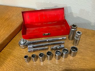 Huskey 3/8” Drive Ratchet Set w/2 Extensions, Swivel, 2 Spark Plug Sockets, & 8 SAE 3/8” - 3/4” w/Box