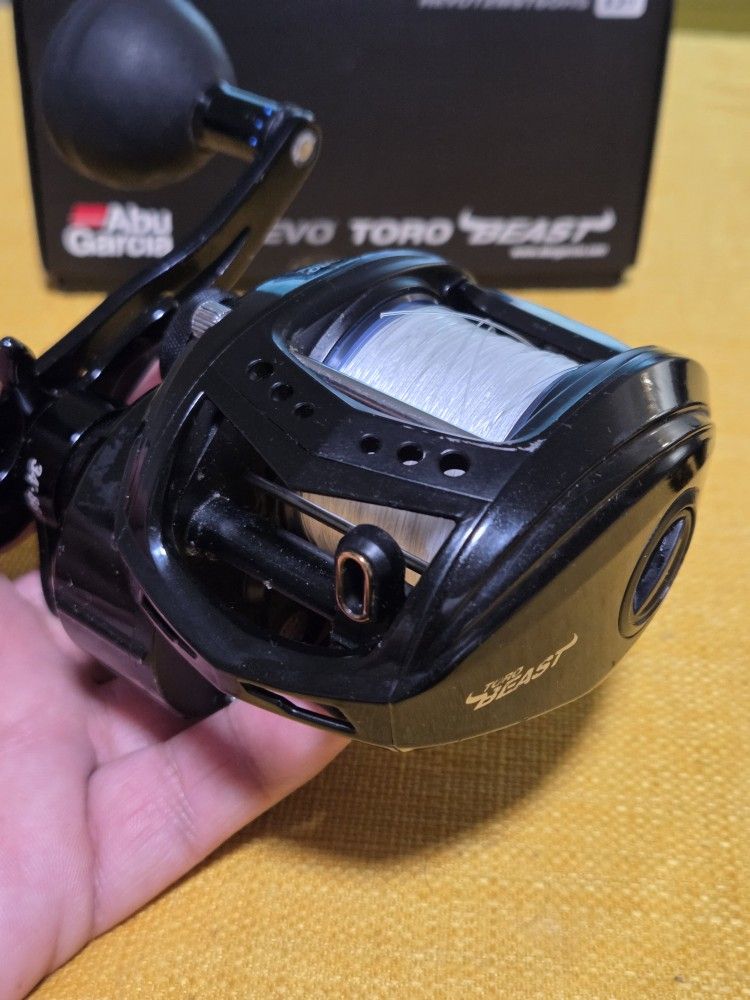 Abu Garcia REVO Toro Beast 60 HS (REVO-T2-BST60-HS ) - Price Reduced 225.00