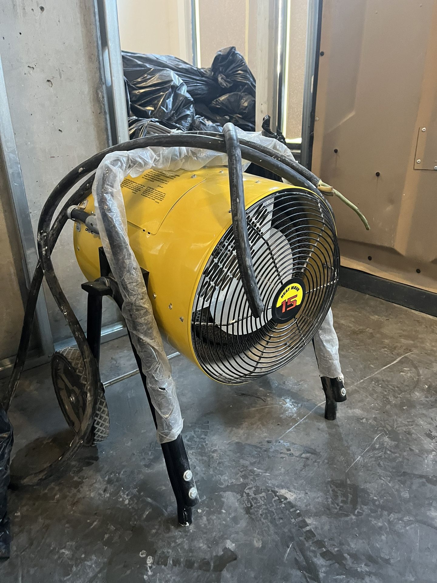 Fostoria Commercial Heater 15W, 62.5 Amp for Sale in Brooklyn, NY - OfferUp