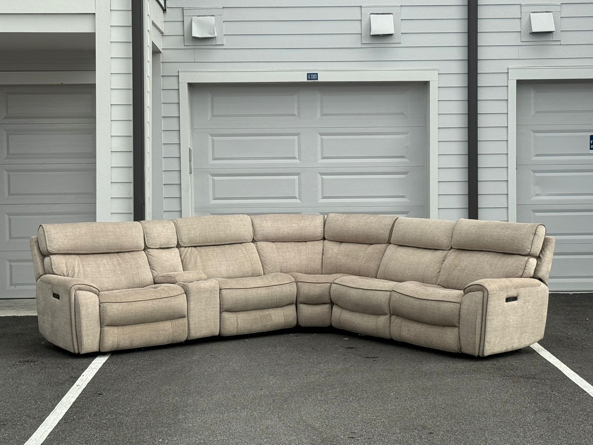 LIKE NEW AMERICAN SIGNATURE POWERED RECLINER TAUPE SECTIONAL COUCH - DELIVERY AVAILABLE 🚚