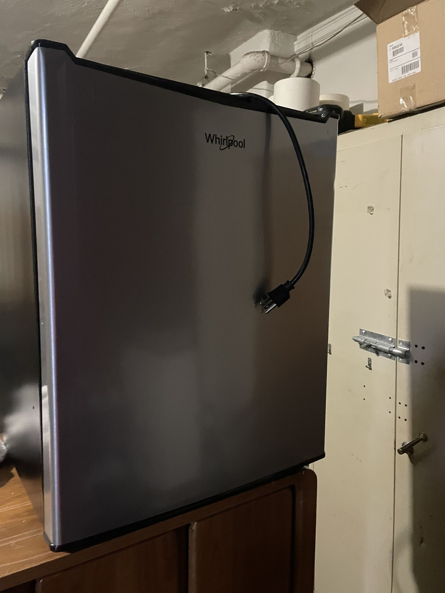 Whirlpool 2.7 Cubic ft Mini Fridge
