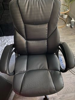 Black office chair