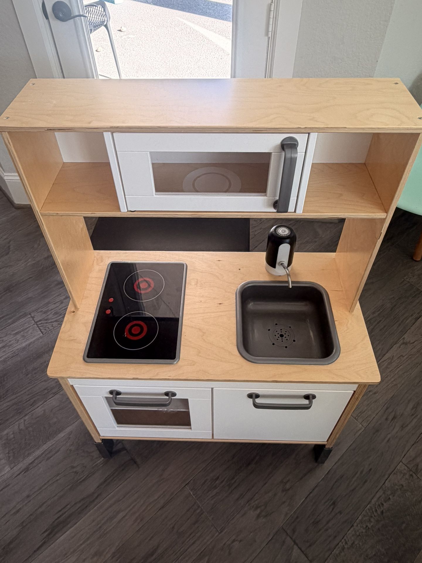 IKEA Kitchen With Working Faucet And Sink