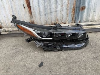 2020 toyota prius prime right head light
